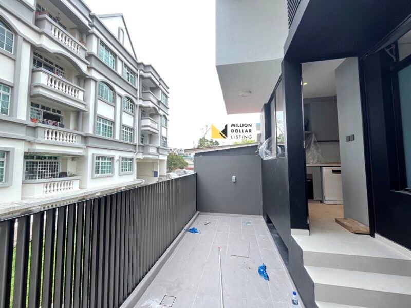 129 Hemmant - balcony
