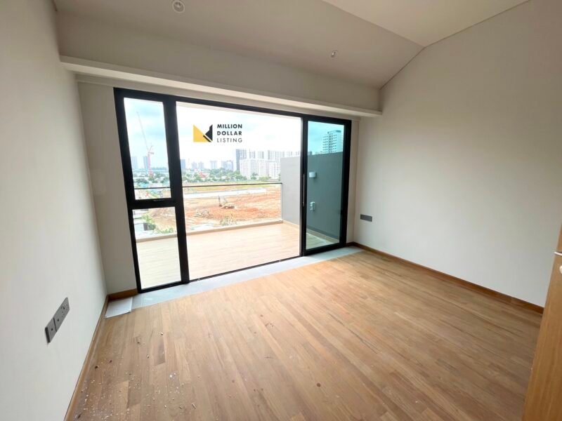 129 Hemmant - bedroom with balcony