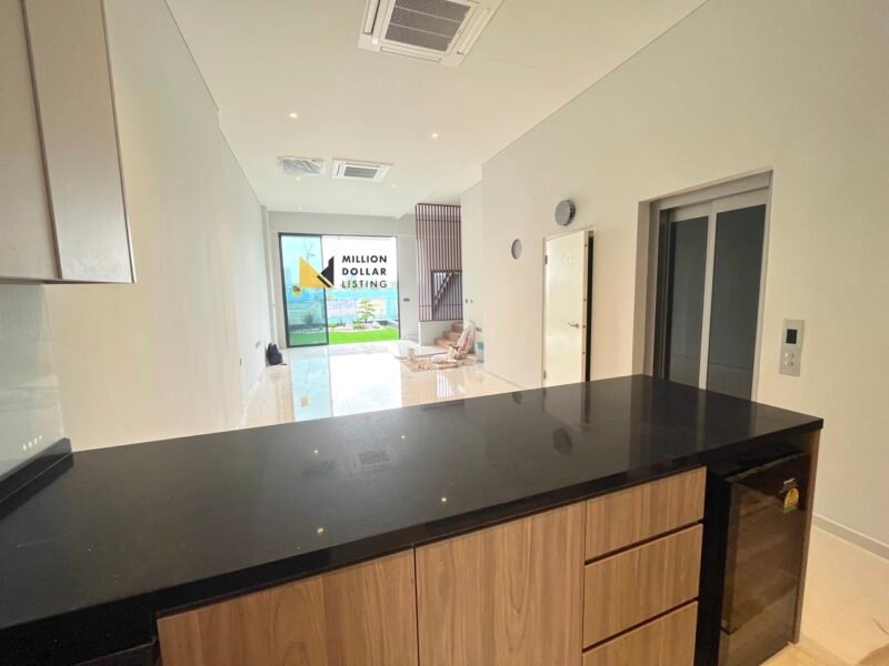 129 Hemmant - dry kitchen