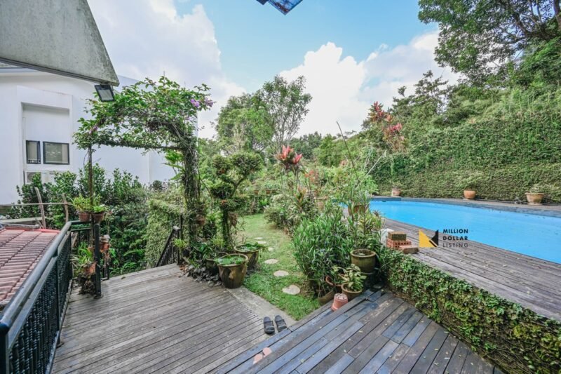 Greenbank Park Garden Entrance by the Pool Large