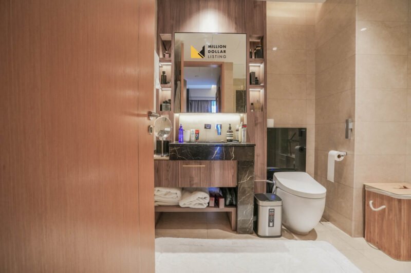 Marina Bay Suites Bathroom1