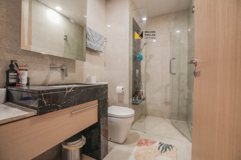Marina Bay Suites Bathroom4