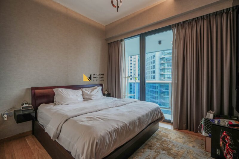 Marina Bay Suites Bedroom1