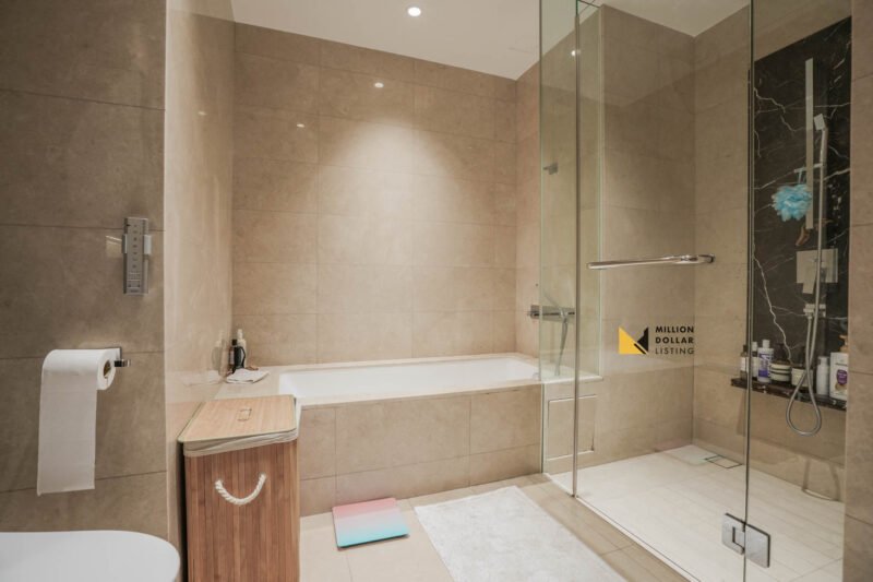 Marina Bay Suites Master Bathroom