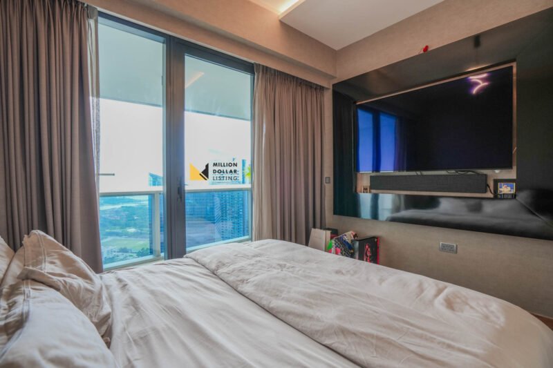 Marina Bay Suites Master Bedroom