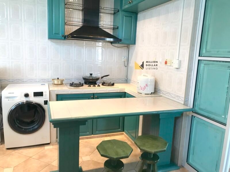 Moulmein Court Kitchen Island Large